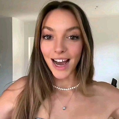 Mimi Sonnthal — AI character avatar